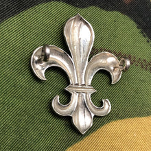 Load image into Gallery viewer, Original British Army WW2 Collar Badge - Manchester Regiment - The Militaria Shop
