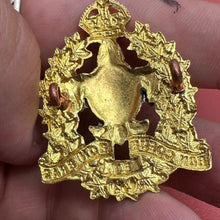 Load image into Gallery viewer, Genuine WW2 Canadian Regiment De Maisonneuve Cap Badge
