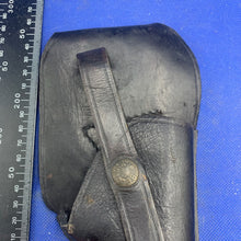 Lade das Bild in den Galerie-Viewer, Vintage Black Leather Pistol Holster
