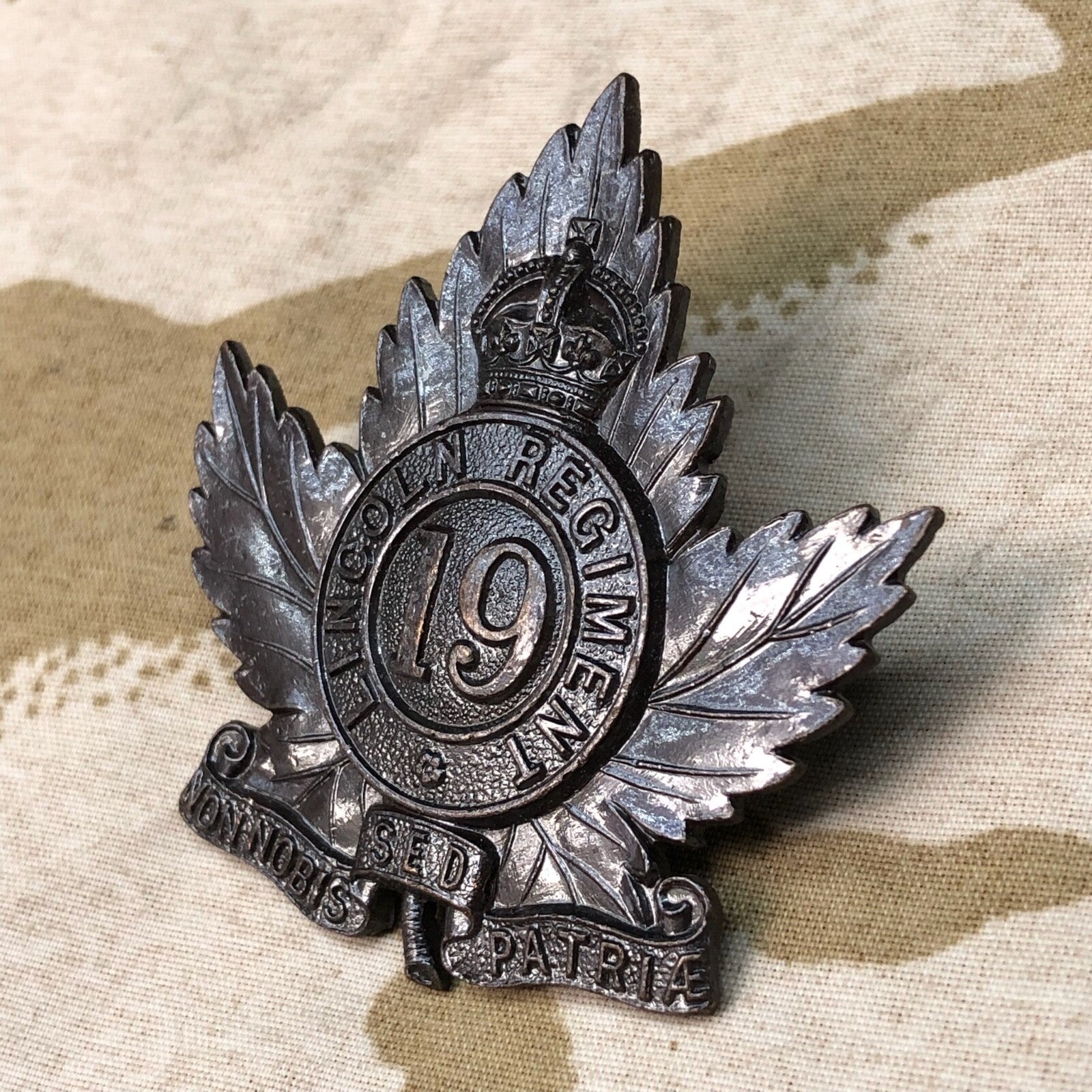 Original Canadian Army WW1 19th Lincoln Regiment Bronze Cap Badge - The Militaria Shop