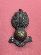 Load image into Gallery viewer, Original WW1/WW2 British Army Royal Artillery Ubique Cap Badge
