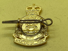 Charger l&#39;image dans la galerie, Original British Army Catering Corps Post 1953 Staybrite Cap Badge
