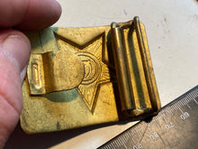 Load image into Gallery viewer, Original Post WW2 Soviet Brass Enlisted Man&#39;s Belt Buckle
