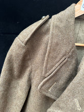 Lade das Bild in den Galerie-Viewer, Original British Army Overcoat Greatcoat - 41&quot; Chest
