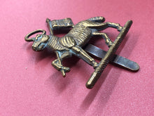 Load image into Gallery viewer, Original WW2 British Army The Queen&#39;s Royal Regiment (West Surrey) Cap Badge
