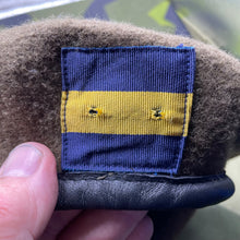 Lade das Bild in den Galerie-Viewer, Original British Army Guards Divisions Regimental Beret - Size 59cm - The Militaria Shop
