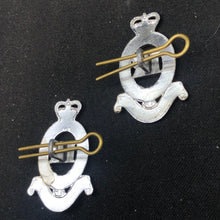 Charger l&#39;image dans la galerie, Original British Collar Badge Pair - 4th Queen&#39;s Own Hussars - The Militaria Shop
