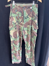 Lade das Bild in den Galerie-Viewer, Original British Army 1968 Pattern Combat DPM Trousers - 30&quot; Waist
