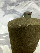 Charger l&#39;image dans la galerie, Original WW2 British Army Soldiers Felt Covered Water Bottle
