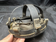 Charger l&#39;image dans la galerie, Original WW2 British Army Mk2 Helmet Liner - Size 7 - 1943 Dated
