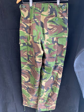 Lade das Bild in den Galerie-Viewer, Genuine British Army DPM Camouflaged Combat Trousers Lightweight - Size 80/76/92
