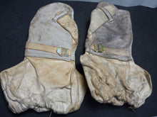 Load image into Gallery viewer, Original WW2 Pattern British Army White Camouflaged Gloves / Gunners Mittens
