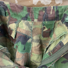 Lade das Bild in den Galerie-Viewer, Original British Army Jungle DPM Camouflaged Combat Trousers - 75/76/92
