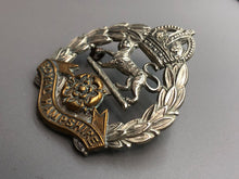 Lade das Bild in den Galerie-Viewer, Original British Army Cap Badge - Royal Hampshire Regiment
