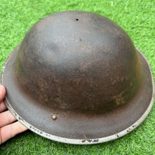 Lade das Bild in den Galerie-Viewer, WW2 British Army Mk2 Brodie Helmet - Original Paintwork &amp; Divisional Sign
