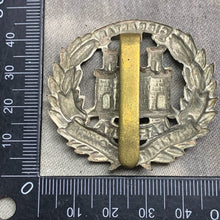 Charger l&#39;image dans la galerie, Original WW2 British Army Northamptonshire Regiment Cap Badge
