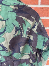 Charger l&#39;image dans la galerie, Original British Army 1968 Pattern Combat Smock Jacket - 34&quot; Chest - Unusual
