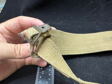 Lade das Bild in den Galerie-Viewer, Original British Army WW2 37 Pattern Telephone Shoulder Strap Webbing - 46&quot; Long
