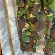 Lade das Bild in den Galerie-Viewer, Geuine British Army DPM Camouflaged Combat Trousers - 75/80/96
