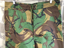 Lade das Bild in den Galerie-Viewer, Genuine British Army DPM Camouflage Waterproof Trousers - Leg 78cm Waist 90cm
