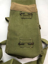 Lade das Bild in den Galerie-Viewer, Original WW2 British Army Assault Lightwieght Gas Mask Bag
