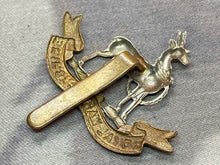 Load image into Gallery viewer, Original WW1 / WW2 British Army Royal Warwickshire Cap Badge
