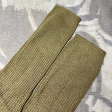 Charger l&#39;image dans la galerie, Original British Army WW2 New Old Stock Officers Wool Khaki Socks - Varied Sizes
