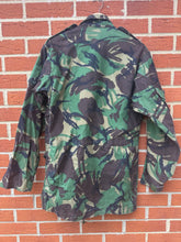 Lade das Bild in den Galerie-Viewer, Genuine British Army DPM Camouflaged Combat Jacket - Size 180/96
