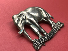 Lade das Bild in den Galerie-Viewer, Original WW1 British Army 19th Prince of Wales Own Hussars Cap Badge
