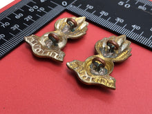 Load image into Gallery viewer, Original British Army RA Royal Artillery Collar Badge Pair
