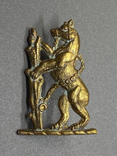 Load image into Gallery viewer, Original WW1 British Army The Warwickshire Yeomanry Cap / Collar Badge
