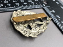 Lade das Bild in den Galerie-Viewer, Original WW2 British Army East Lancashire Regiment Cap Badge
