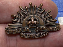 Load image into Gallery viewer, Original WW1 / WW2 Australian Commonwealth Forces Sweetheart Brooch
