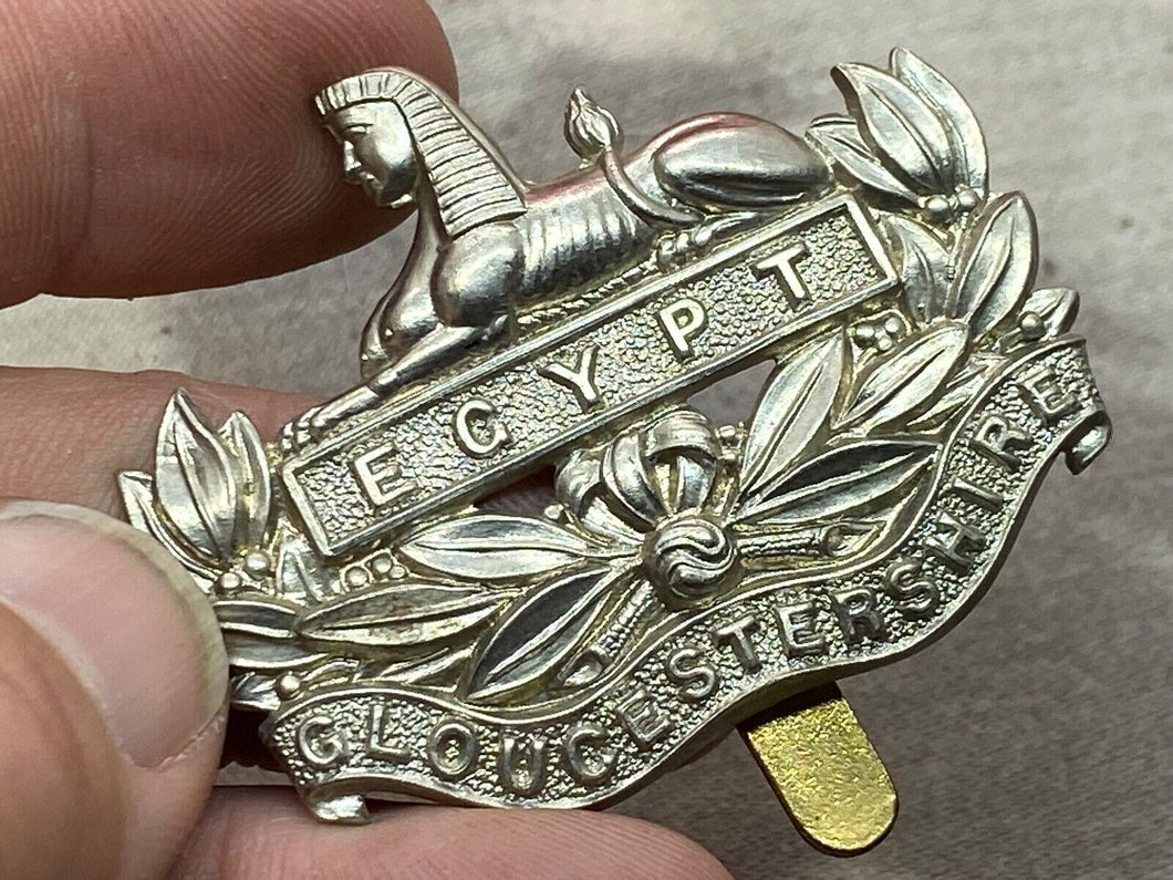 Original WW1 / WW2 British Army Gloucestershire Regiment Cap Badge