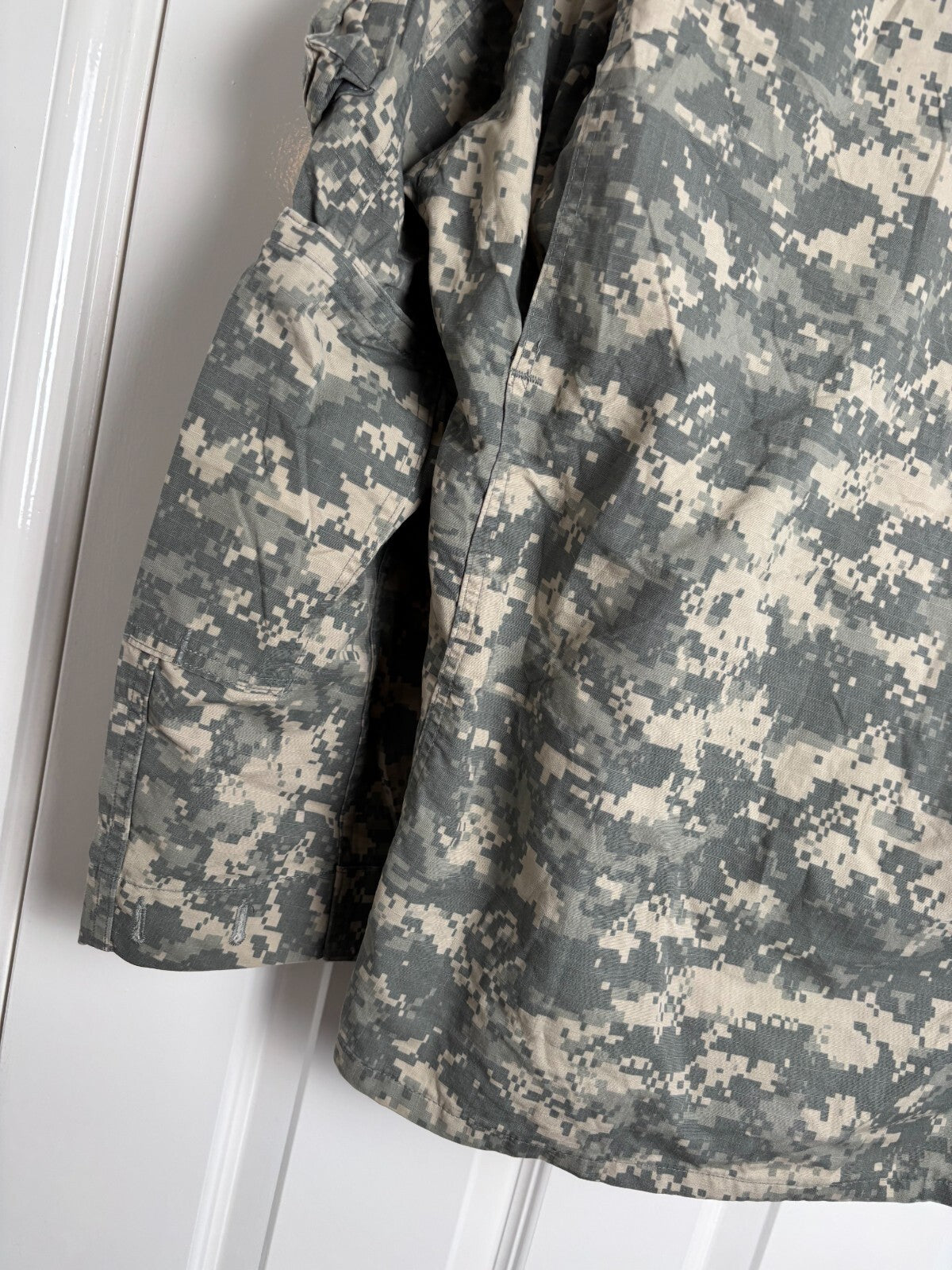 Surplus US Army ACU Combat Uniform Jacket-Small Regular - The Militaria Shop