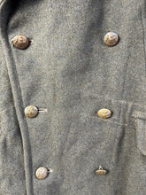 Charger l&#39;image dans la galerie, Original WW2 British Army Soldiers Greatcoat - 38&quot; Chest
