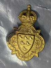 Charger l&#39;image dans la galerie, Original WW1 British Army Sussex Imperial Yeomanry Cap Badge - Circa 1899-1908
