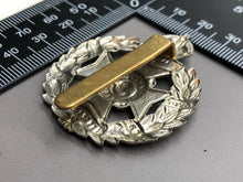 Charger l&#39;image dans la galerie, British Army 8th City of London Regiment Post Office Rifles Cap Badge
