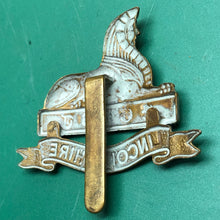 Load image into Gallery viewer, Original WW2 British Army Cap Badge - The Lincolnshire Regiment
