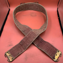 Lade das Bild in den Galerie-Viewer, Original WW2 British Army 37 Pattern Combat Belt
