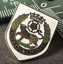 Charger l&#39;image dans la galerie, York &amp; Lancaster - NEW British Army Military Cap/Tie/Lapel Pin Badge
