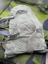 Lade das Bild in den Galerie-Viewer, Original US Army Vietnam War Era Snout Type Gas Mask Bag - The Militaria Shop
