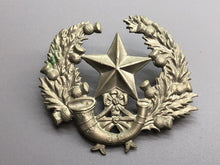 Lade das Bild in den Galerie-Viewer, Original WW1 British Army Cameronians (Scottish Rifles) Cap Badge
