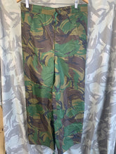 Lade das Bild in den Galerie-Viewer, Genuine British Army DPM Camouflaged Rain Trousers Waterproof PVC - Size 70/80
