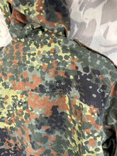 Charger l&#39;image dans la galerie, Genuine German Army Flecktarn Camouflaged Combat Smock / Parka - 46&quot; Chest
