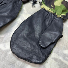 Lade das Bild in den Galerie-Viewer, Genuine British Army Woodland DPM Extreme Cold Inner Mitten Gloves - LARGE
