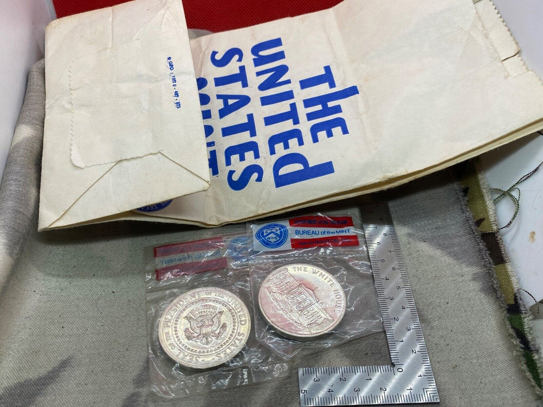 2 x US Mint Vintage - THE WHITE HOUSE Dollars - in Original Sleeves and Packet