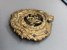 Lade das Bild in den Galerie-Viewer, Original WW1 British Army Cap Badge - Royal Engineers - George V
