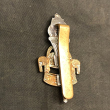 Charger l&#39;image dans la galerie, Original British Army Cap/Beret Badge - Royal Army Education Corps RAEC - The Militaria Shop

