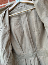 Lade das Bild in den Galerie-Viewer, Original WW2 British Army Khaki Drill Jacket - 38&quot; Chest
